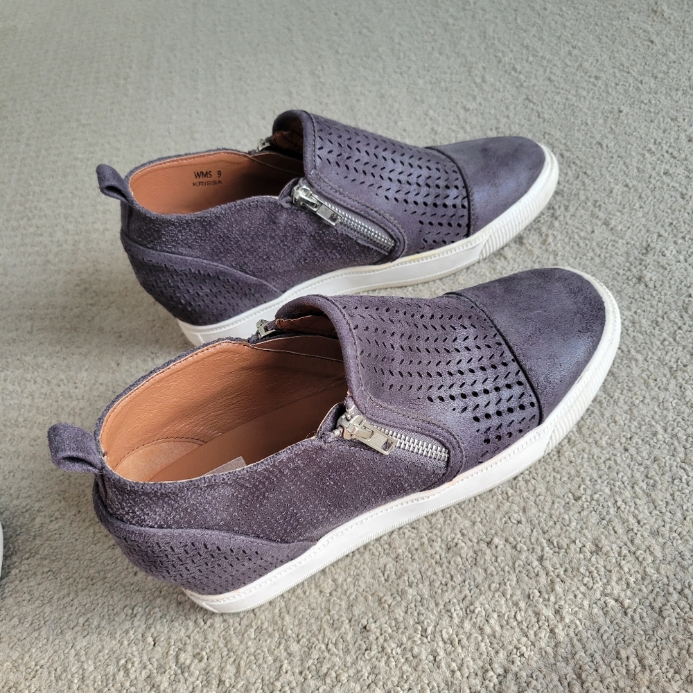 Shoes - Picture 4 of 5